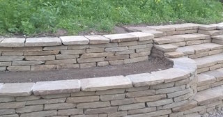 Установка подпорной стенки из камня в Богородицке - стоимость от 3740 руб.